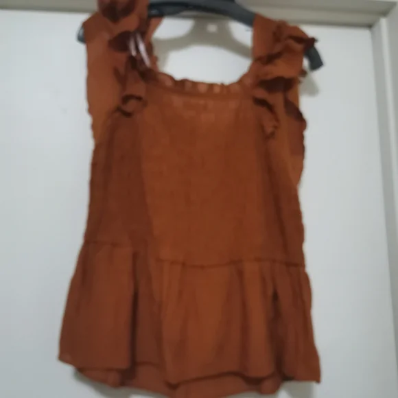 Women's Ruffled n Top - Picture 3 of 4